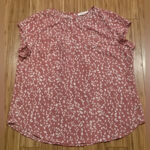 NWOT Monday Fun Pink and White Leaf Print Blouse